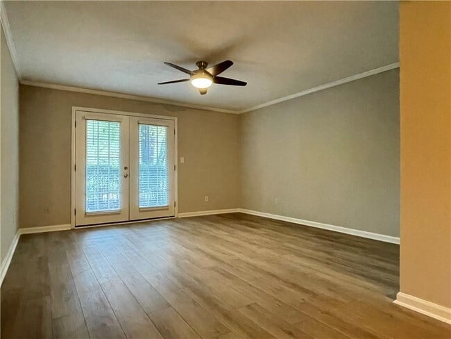 Building Photo - 3521 Essex Ave Unit 71