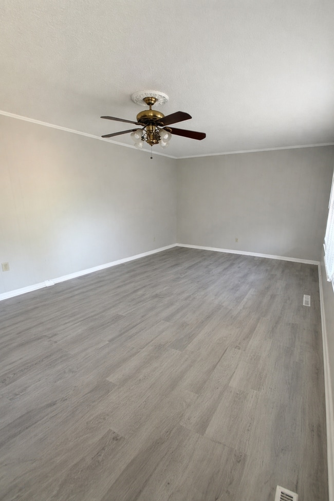 152 Leonard Dr