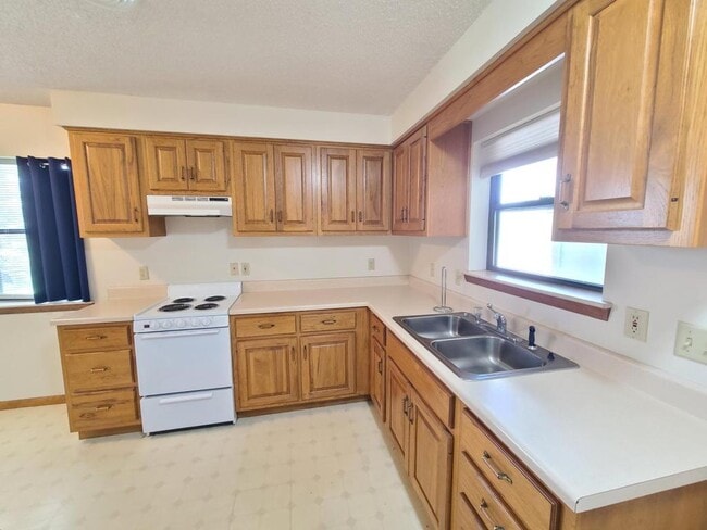 Photo - 16924 Amstutz Rd