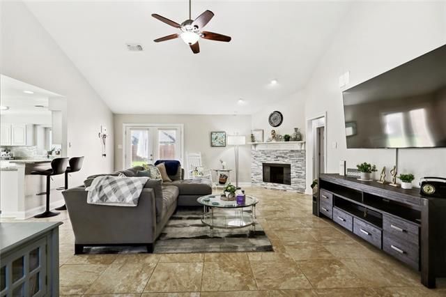 Photo - 115 Savanna Dr