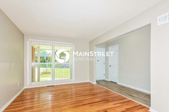 Photo - 3 Bedroom Pet-Friendly Home in St. Louis, MO with Main Street Renewal