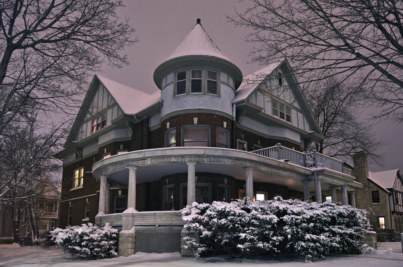The Victorian - The Victorian Apartments