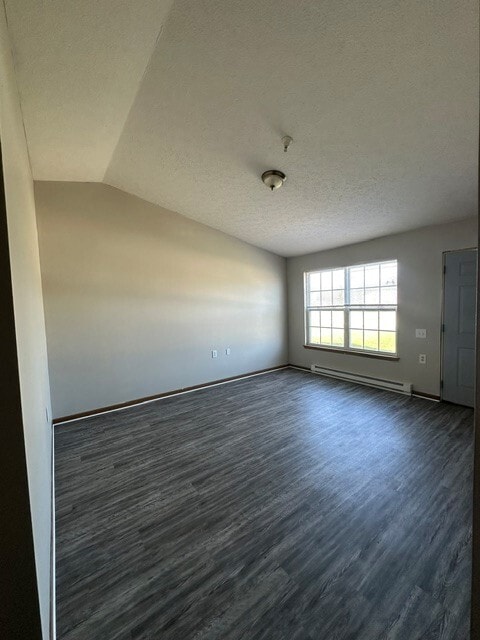 1 bed living room - Madison Cottage of Benton County
