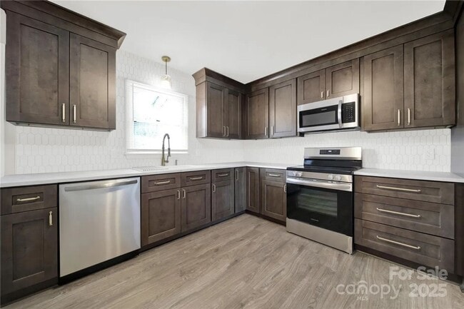 Building Photo - Fully Remodeled | 2BR/1.5BA Condo | Willowbrook Unit 430