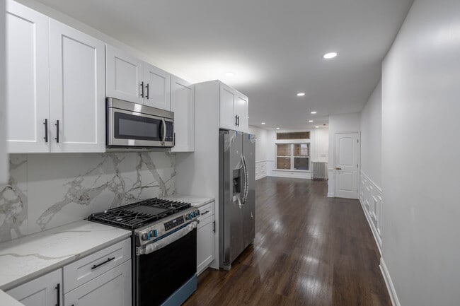 Photo - 3205 E Monument St