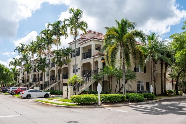 Photo - 5820 W Sample Rd Unidad Poinciana 2-105