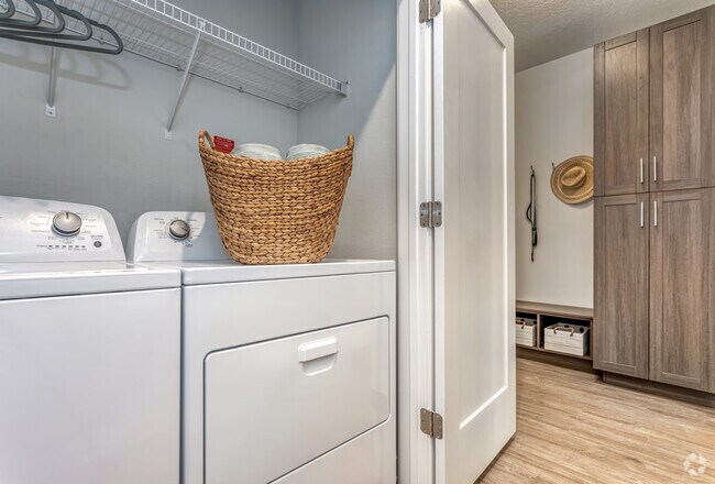 2BR, 2BA - 1,078SF - B2 Floorplan