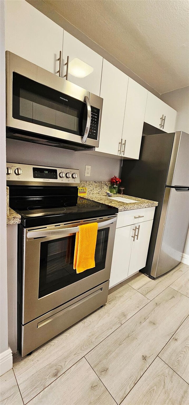 Photo - 2000 NE 135th St Unit 605