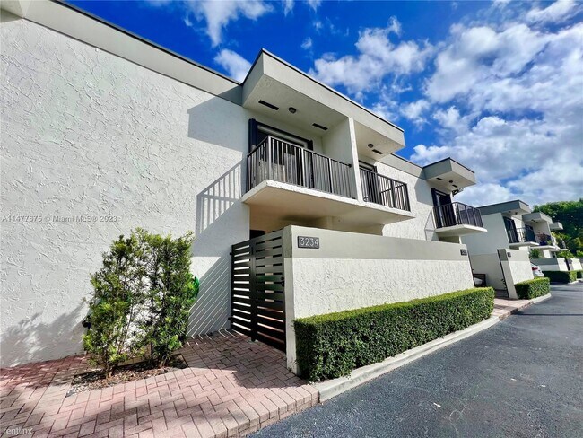 Photo - 2 br, 2.5 bath House - 3234 W Trade Ave # I4