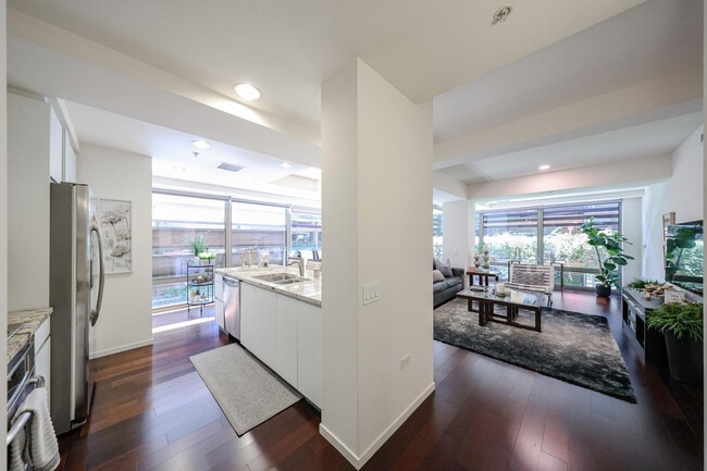 Building Photo - 7121 E Rancho Vista Dr Unit 3001