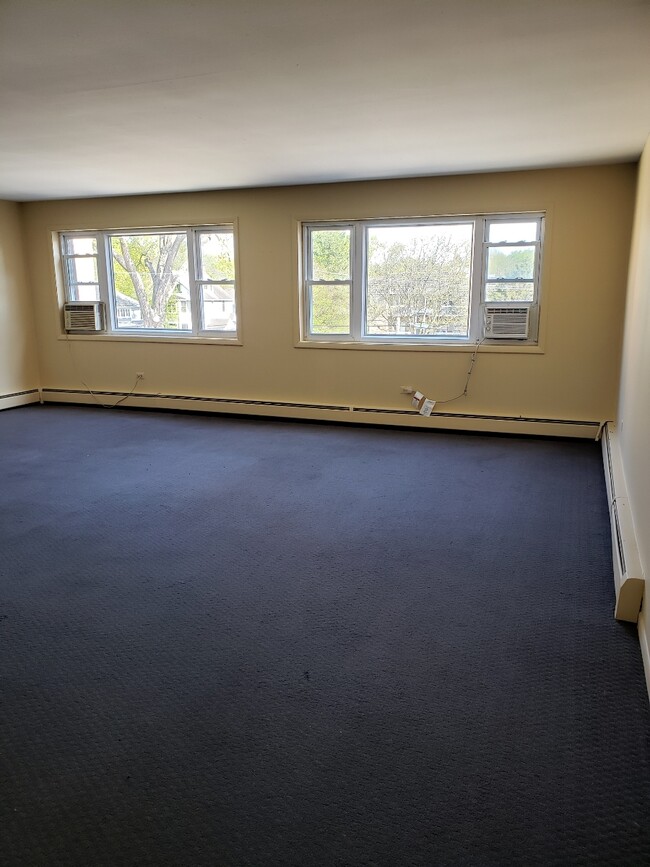 Building Photo - 924 Warren Ave Unit 3 Rental