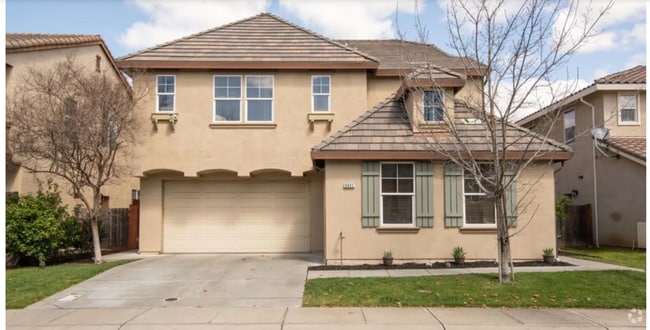 Building Photo - Available now! 5 Bedrooms and 4 full Bathr... Rental