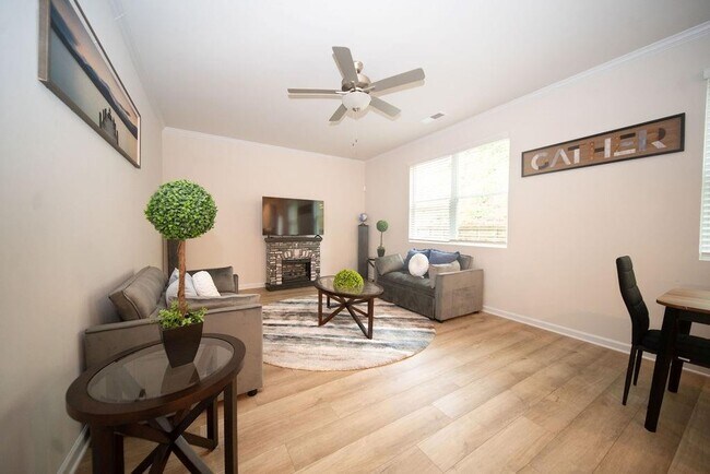 Photo - 585 River Gdns Dr