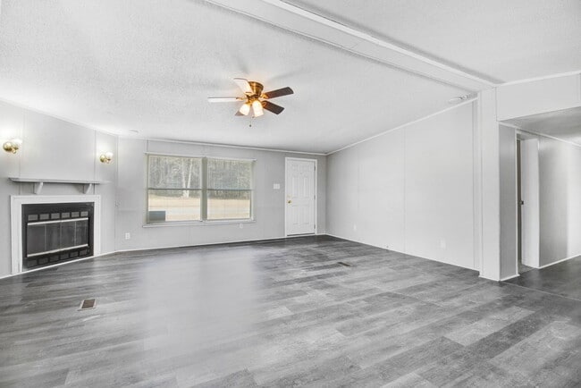 Photo - SPACIOUS 3 BR | 2 BA Manufactured Home in Pikeville!  *Trash Pick-up Included*