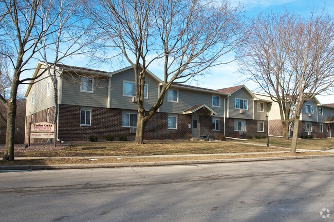 Photo - Tudor Oaks Apartments