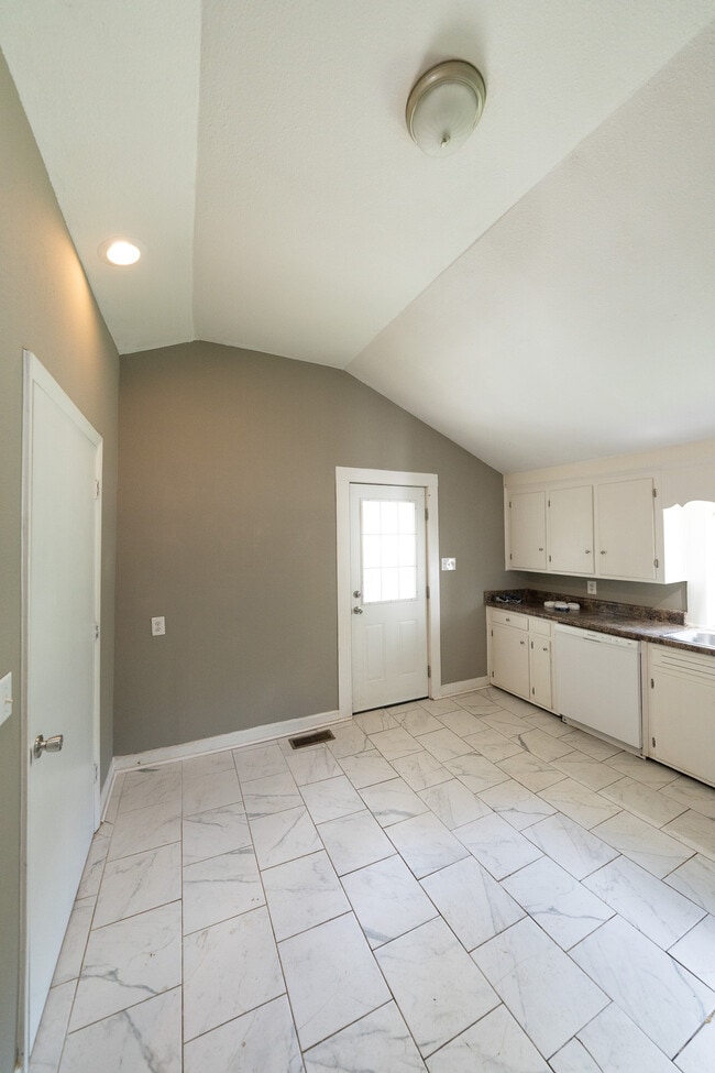 Photo - 1408 Katherine St NW