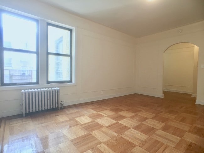 4E LIVING ROOM