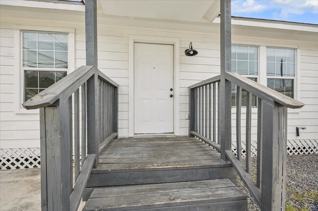 Photo - 2610 Cochran St