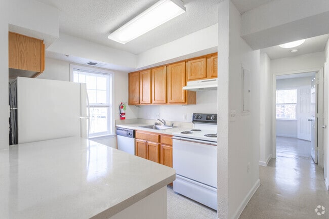 1 BR, 1 BA - 597 SF