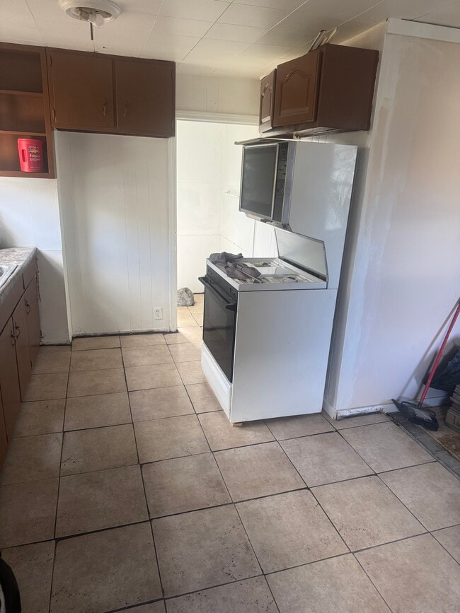 Photo - 5177 Connecticut St