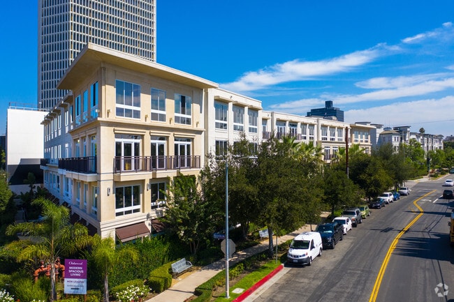 Building Photo - mResidences Miracle Mile