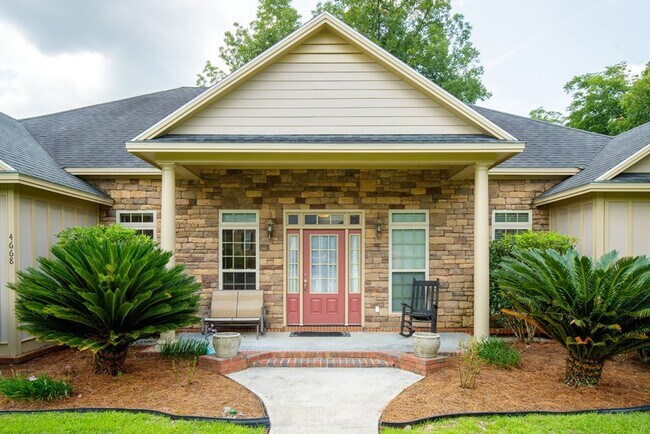 Photo - Spacious 4-Bedroom, 3-Bath Home with Large Screened-In Porch & Modern Features in Hahira, GA