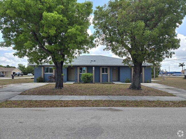 Building Photo - 1202 SE 8th Terrace Rental