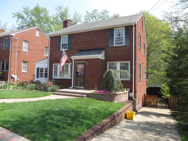 Building Photo - This home has so much to offer! MUST SEE!
