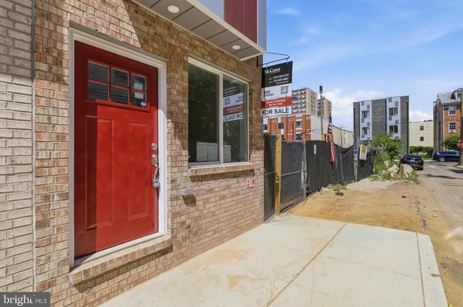Building Photo - 1511 W Flora St