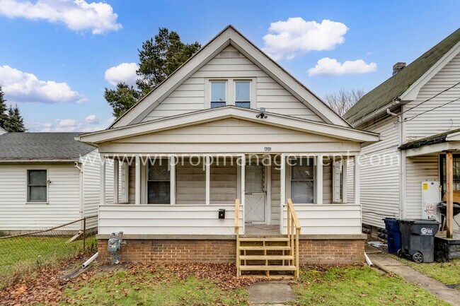 Clean 3 Bedroom Home! - Clean 3 Bedroom Home!