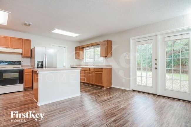 Photo - 910 Saxonhill Dr