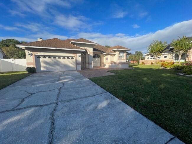 Photo - 664 Wyckliffe Pl