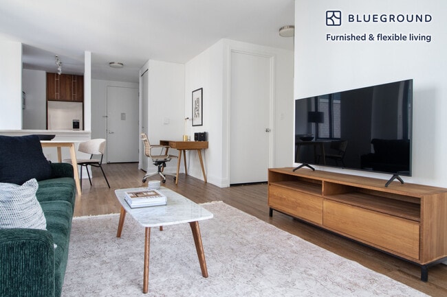 Photo - 290 3rd Ave Unidad FL9-ID1158