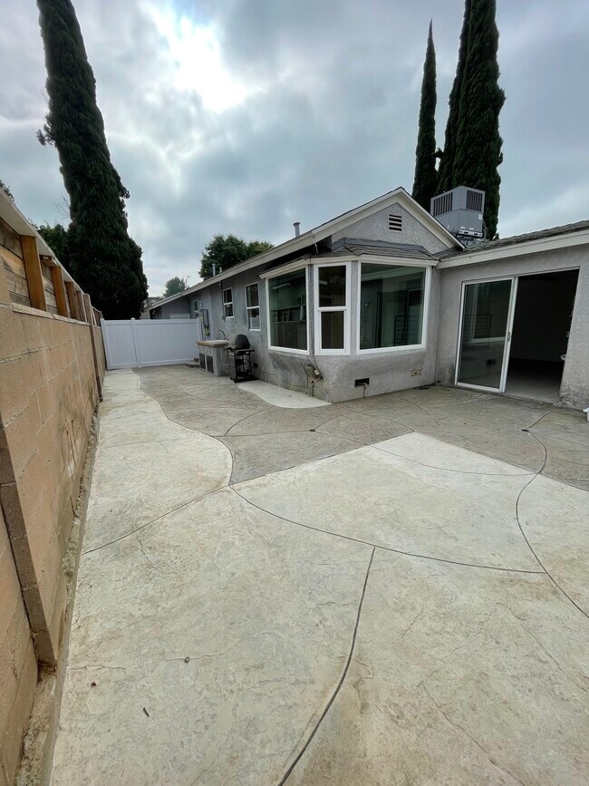 Photo - 10157 Swinton Ave