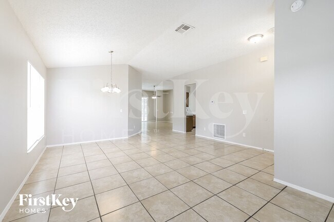 Photo - 2639 Chatham Cir