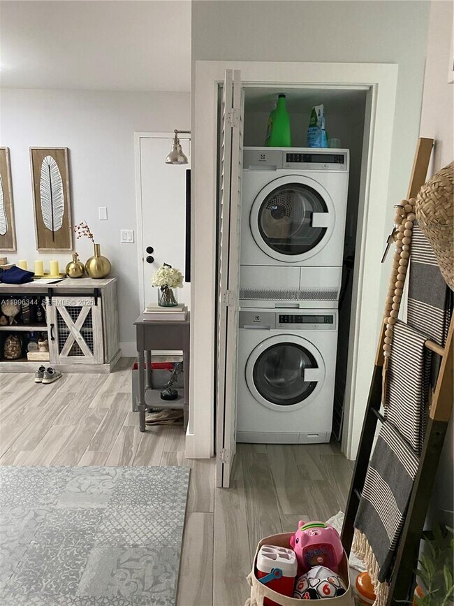 Photo - 2201 Brickell Ave Unidad 902