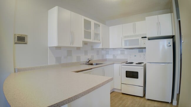 Building Photo - 11147 Whyte Ave NW Unit 904