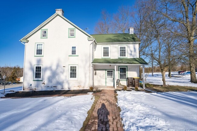 Photo - Beautiful 4 Bedroom Farm House