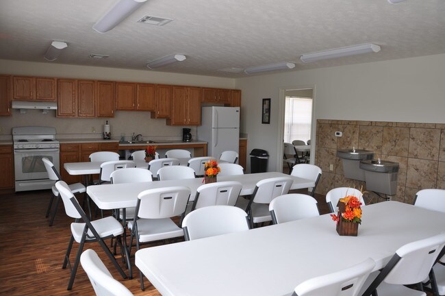 Photo - Elizabeth Lodge Apartments