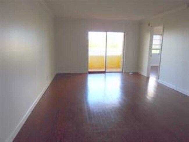 Photo - 900 NE 18th Ave Unit 306