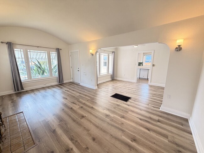 Photo - 7307 S Halldale Ave