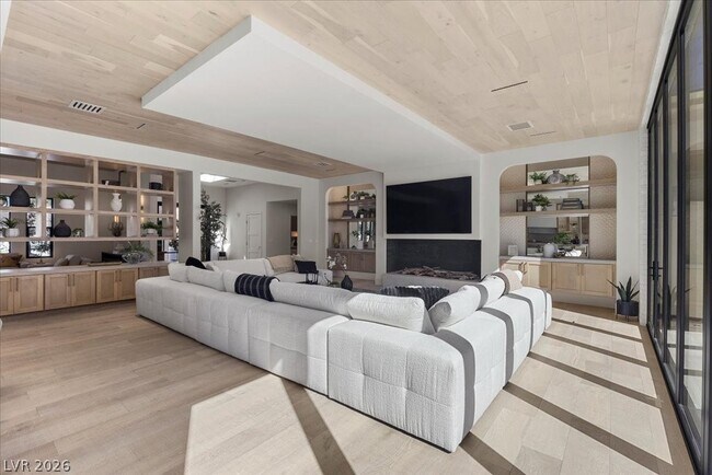 Photo - 2401 Driftwood Dr