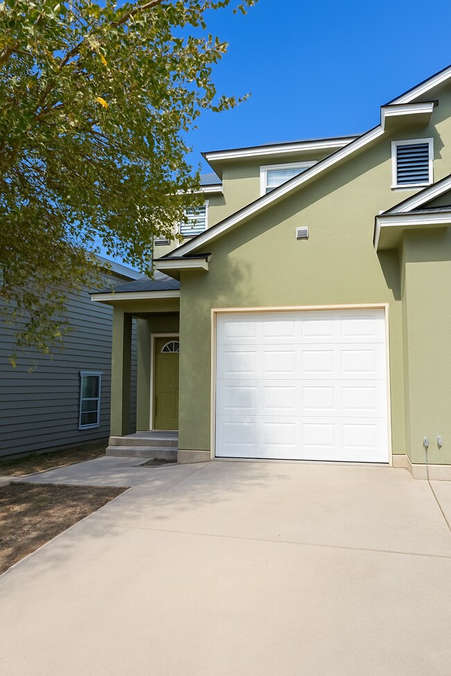 Photo - Beautiful Town Home in the Heart of San An...