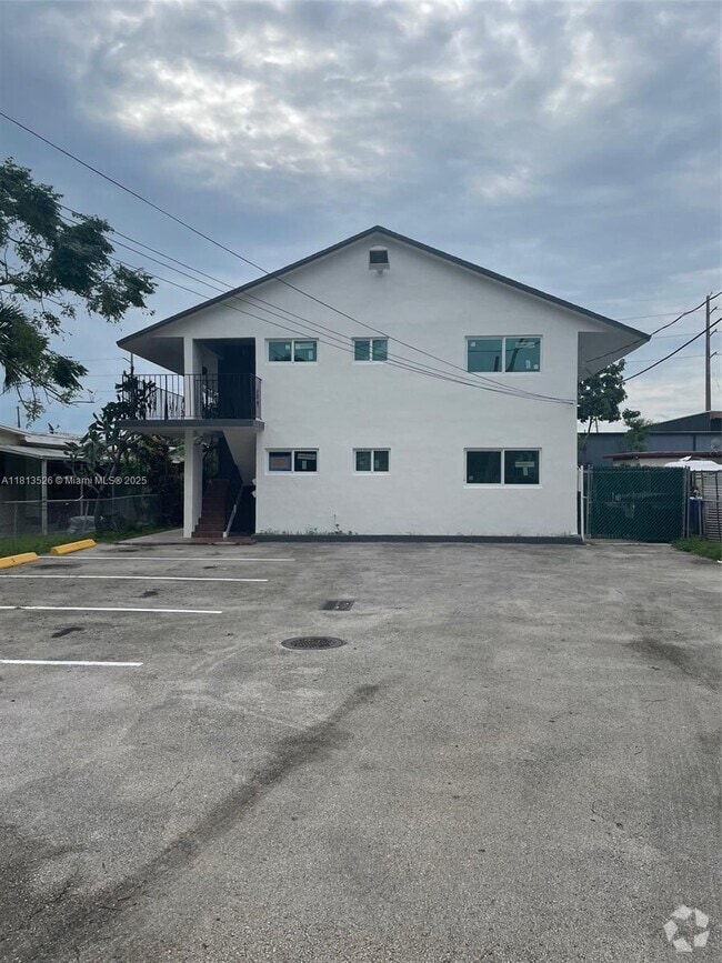 Building Photo - 2622 NW 24th St Unit 2 Rental