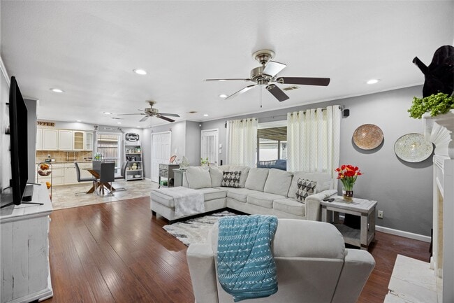 Photo - 918 Hollow Tree St