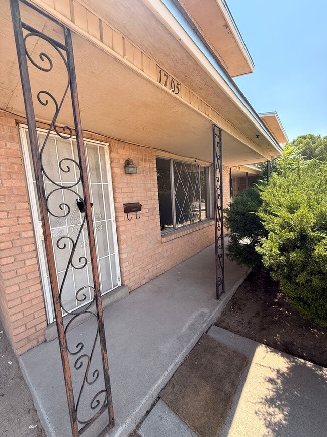Photo - 1705 Payne St