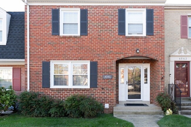 Photo - Immaculate Updated Annandale Townhome