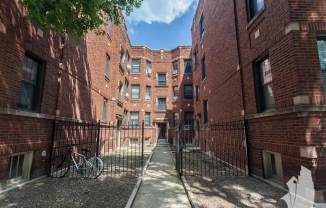 Building Photo - 4725 N Leavitt St Unit 1
