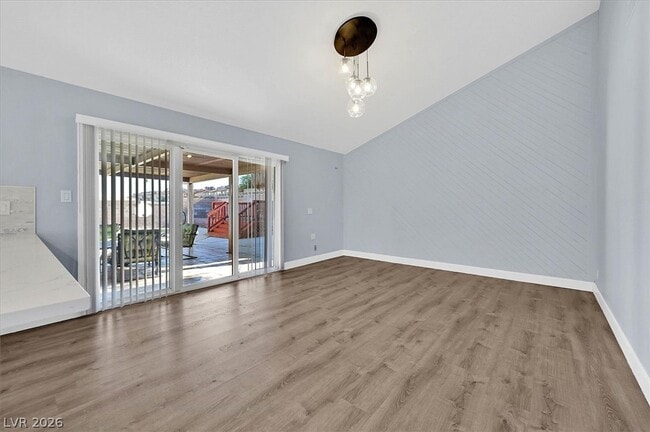 3864 Alice Ln