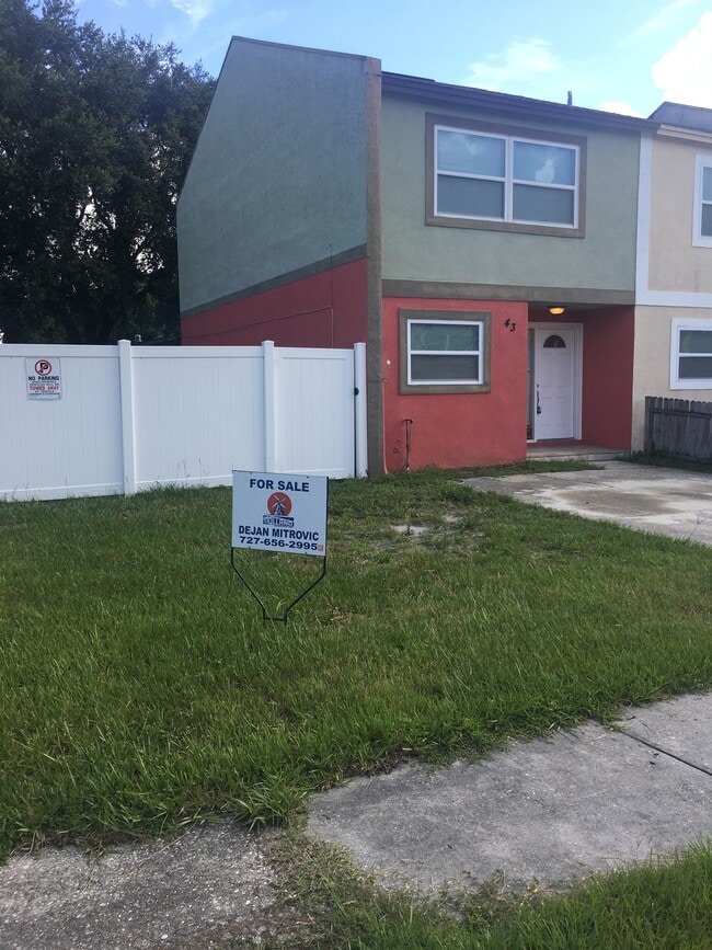 Building Photo - 3001 S Pines Dr